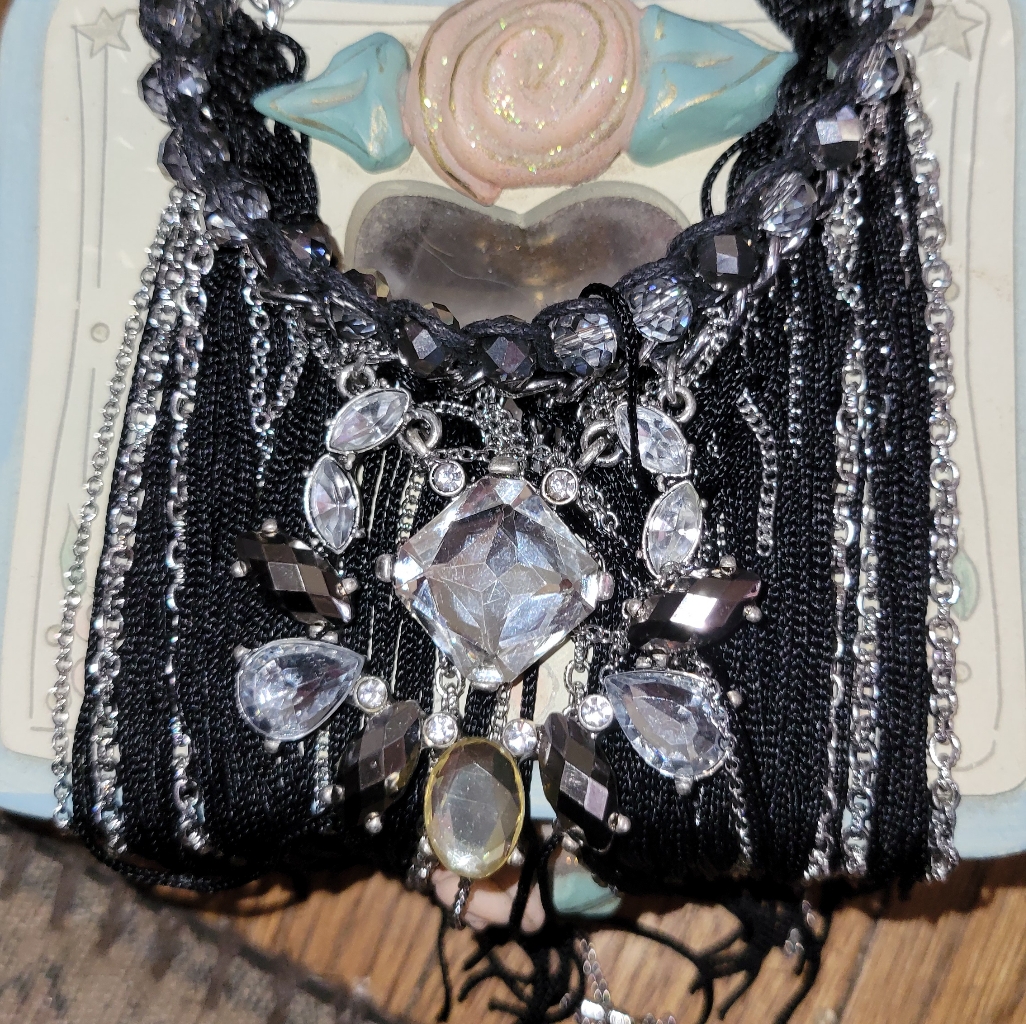 Nwot Gorgeous 20in Express Vintage-Look Crystal Fringe Necklace 34$